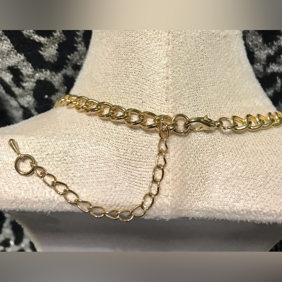 Green Flower Statement Necklace With Rhinestones - Picture 5 of 6